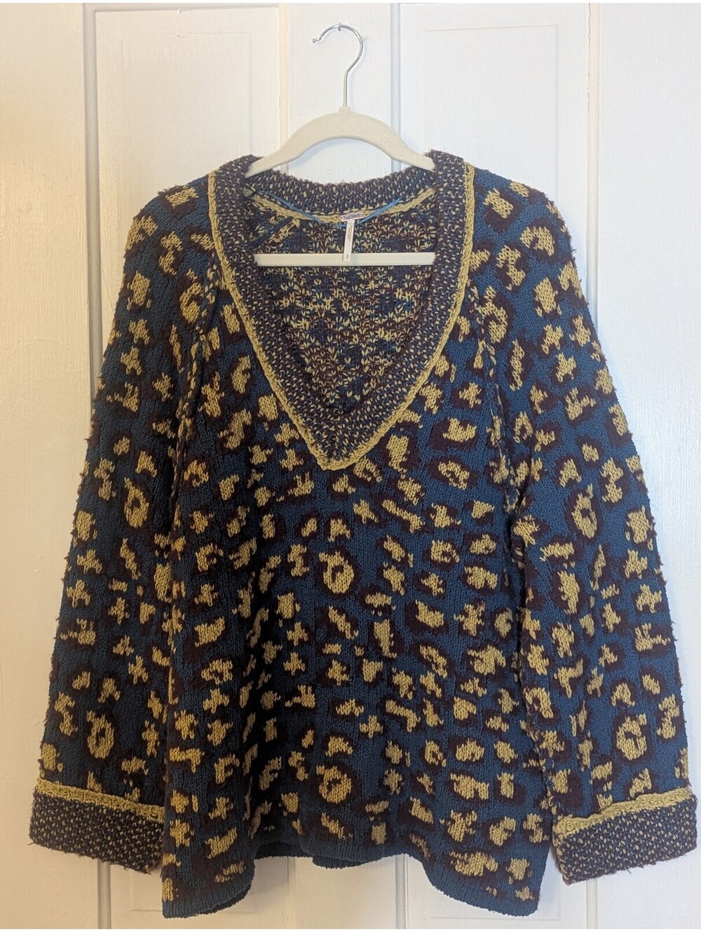 FREE PEOPLE LITTLE ANIMALS OVERSIZED SWEATER BLUE FIG LEOPARD V-NECK BOHO | S